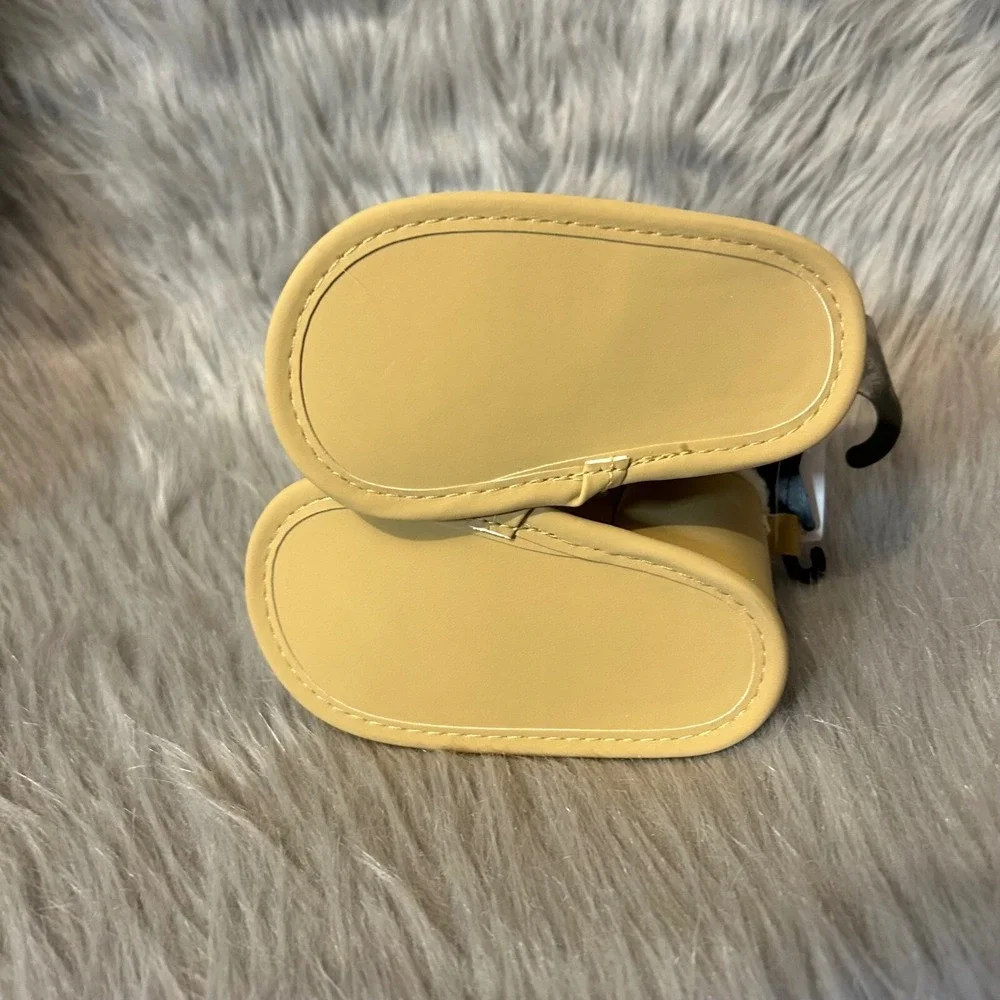 Carter's Child Of Mine Crib Shoes Baby's Size 3-6 Months Beige Boots Booties